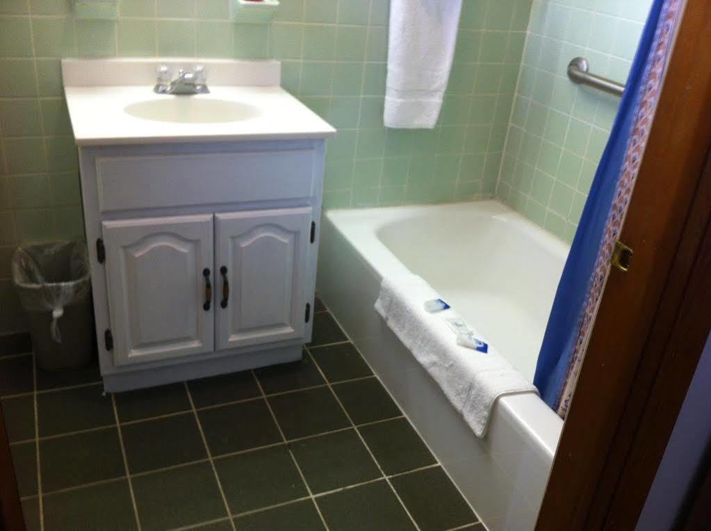 Ladd Brook Inn Pownal Bagian luar foto